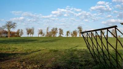 Oude weidepoort in het ochtendlicht, de foto