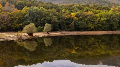 Herfst in de spiegel, de foto
