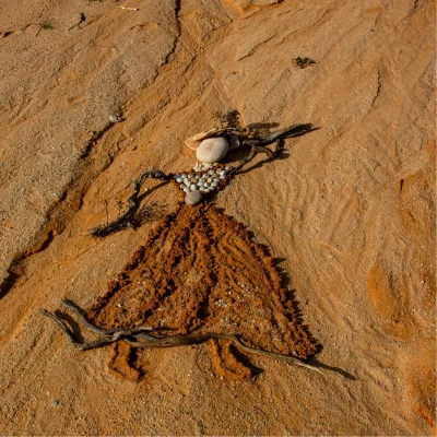 Dancing on the beach, de foto