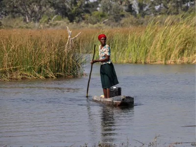 Met de mokoro door de Okavango Delta, de foto