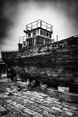 Oude boot op het droge, de foto