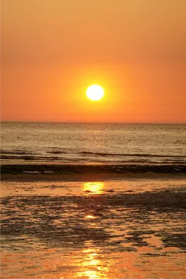 Voor de zon verdwijnt achter de horizon, de foto