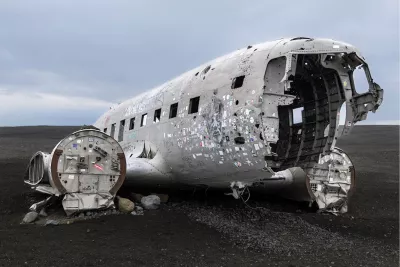 Stickers on a torn cockpit, de foto