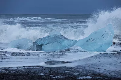 Three blocks in the surf, de foto
